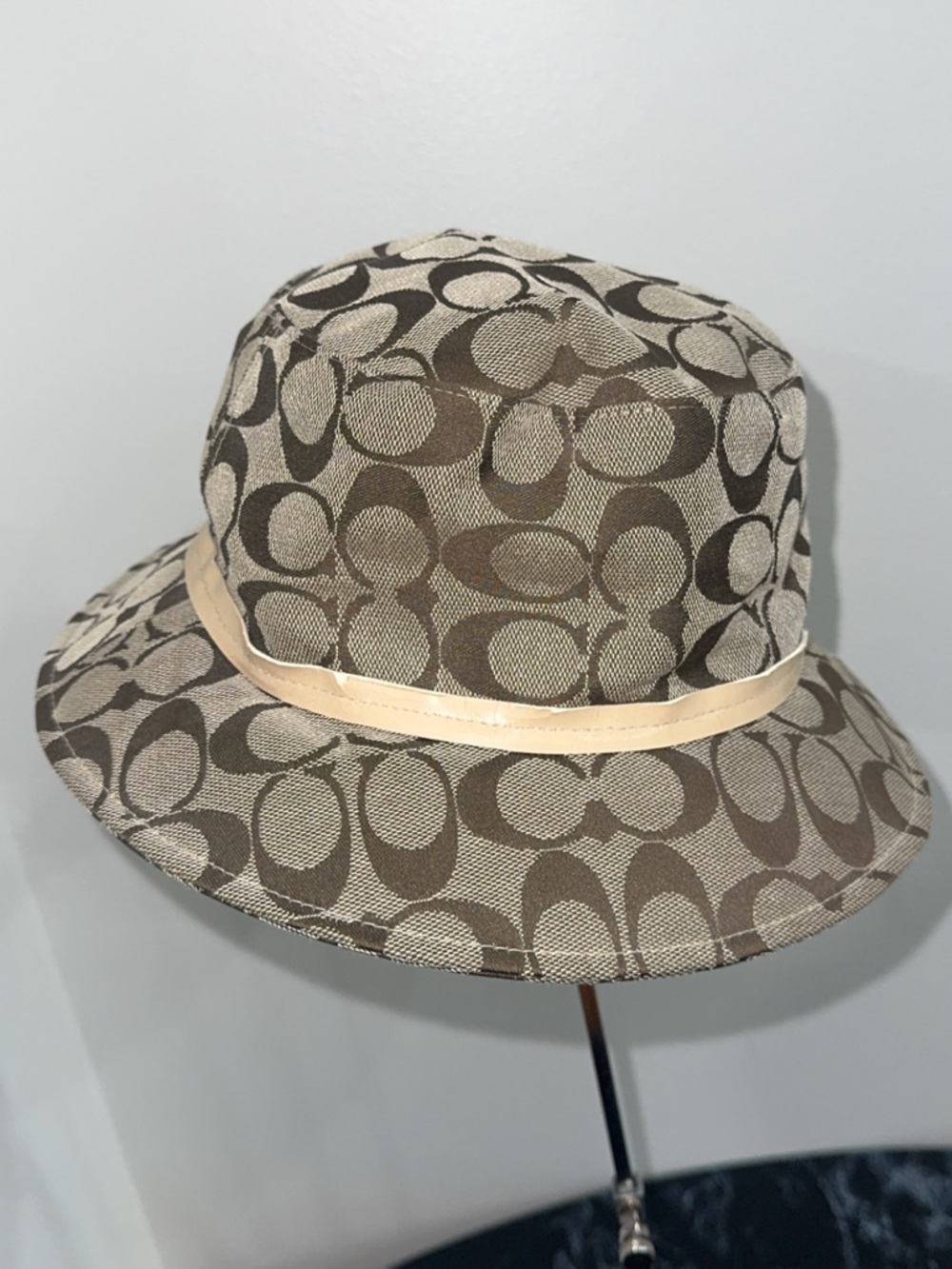 Coach Women’s Monogram Signature Bow Bucket Hat in Brown Beige Trim AUTHENTIC - Picture 6 of 10